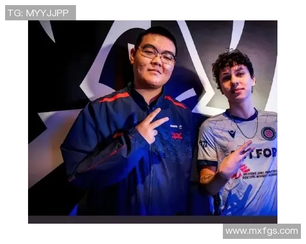 Kanavi精准操作与Chovy极限反击展现职业赛场的巅峰对决 Kanavi精准操作与Chovy极限反击展现职业赛场的巅峰对决